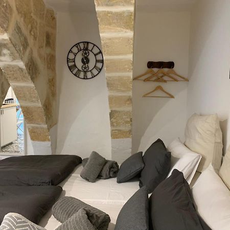 Studio Apartment in La Valletta Esterno foto