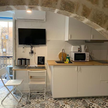 Studio Apartment in La Valletta Esterno foto