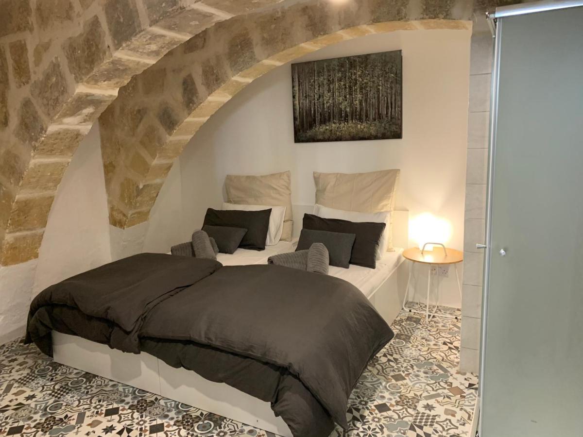 Studio Apartment in La Valletta Esterno foto