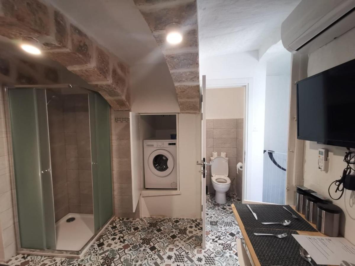 Studio Apartment in La Valletta Esterno foto